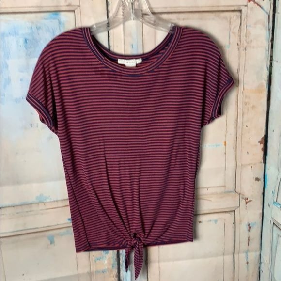 Caution to the Wind Womans Small Doman Blue Red Ribbed Short Sleeve Knotted Shir - Picture 1 of 3